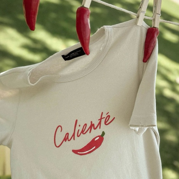Junk Food Clothing Women’s 
CALIENTE PEPPER Logo Super‎ Slim Distressed Tee Sz S - Picture 3 of 9